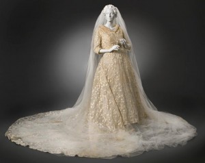 Wedding ensemble: dress, crinoline and headpiece (1954), linen and silk, by Christian Dior (1905-1957), France. Gift of Countess de Rochambeau, 2008 Wedding Dress 1