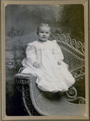 “Blanche Reynolds,” photographed by Holts of Philadelphia, circa 1900, Winterthur Library, Joseph Downs Collection of Manuscripts and Printed Ephemera “Blanche Reynolds,” photographed by Holts of Philadelphia