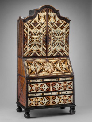 Chinoiserie Desk and bookcase front